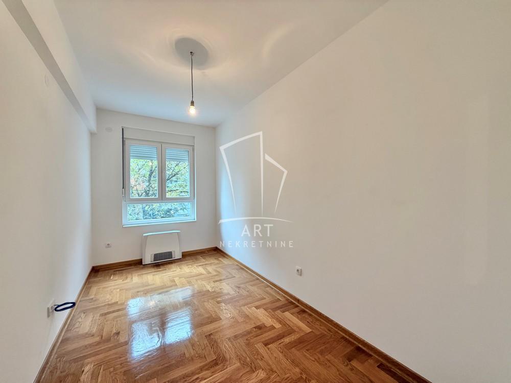 Slika 5 - Banjska, Trosoban stan na prodaju, 62m2, 305.500€