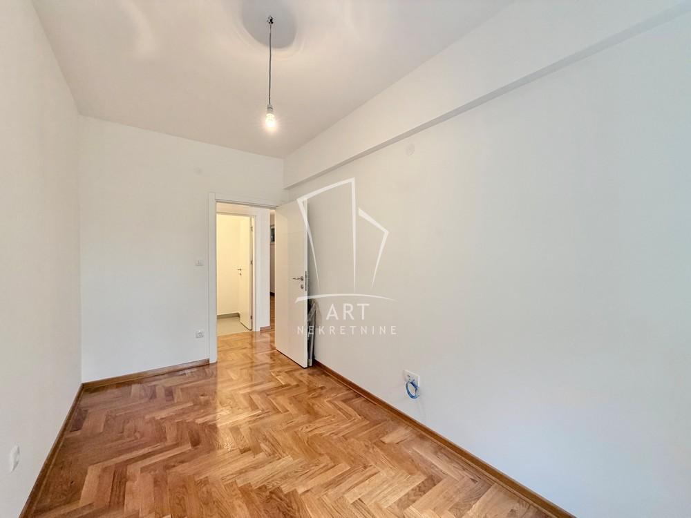 Slika 6 - Banjska, Trosoban stan na prodaju, 62m2, 305.500€