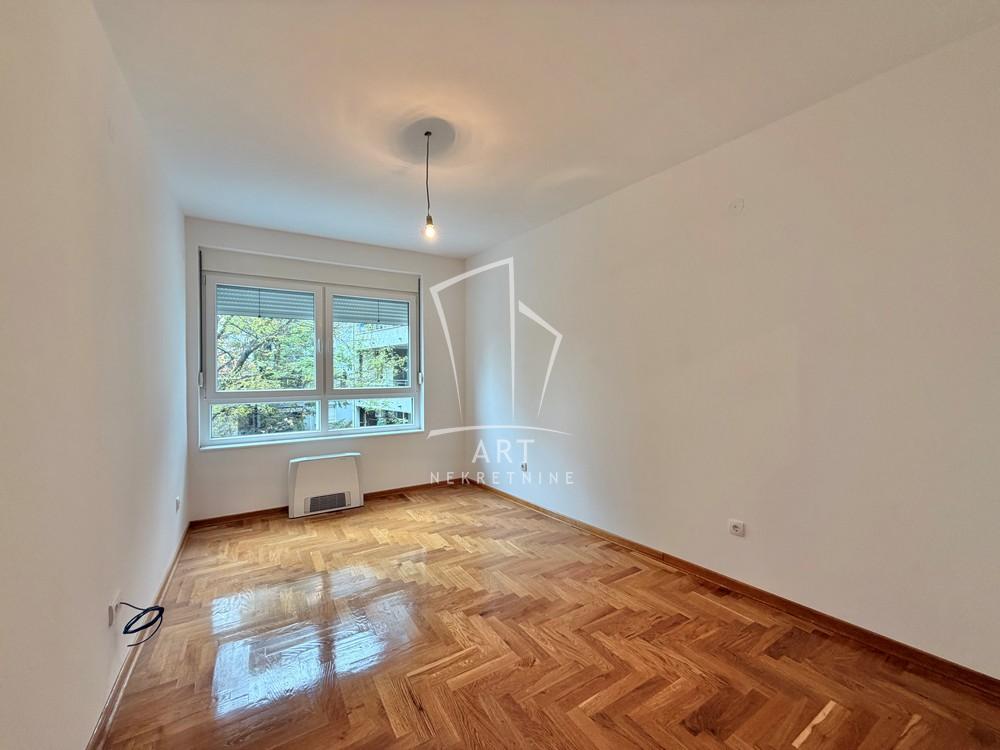 Slika 7 - Banjska, Trosoban stan na prodaju, 62m2, 305.500€