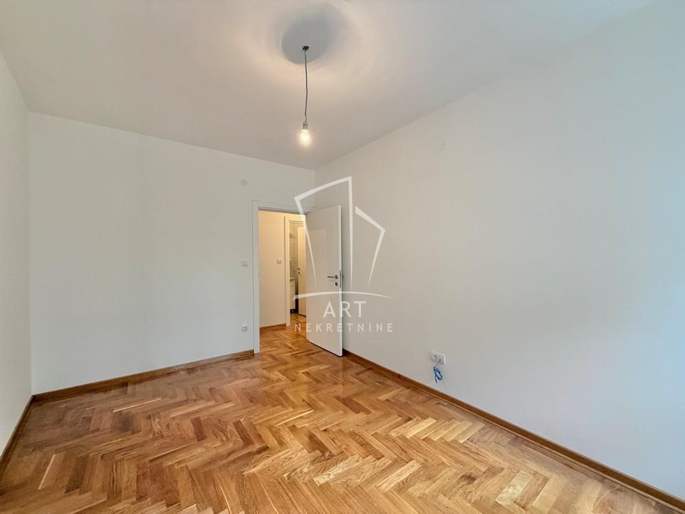 Slika 8 - Banjska, Trosoban stan na prodaju, 62m2, 305.500€