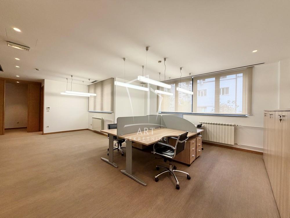 Slika 10 - Miše Vujića,  Lokal na prodaju, 242m2, 640.000€