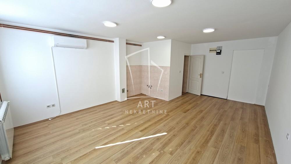 Slika 3 -  Lokal za izdavanje, 35m2, 300€
