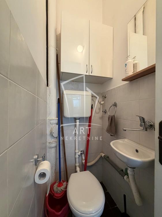 Slika 10 - Dunavski kej,  Lokal na prodaju, 37m2, 150.000€