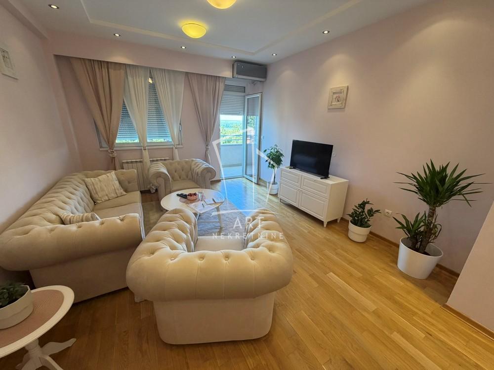 Slika 1 - Darinke Jevrić, Trosoban stan za izdavanje, 71m2, 800€