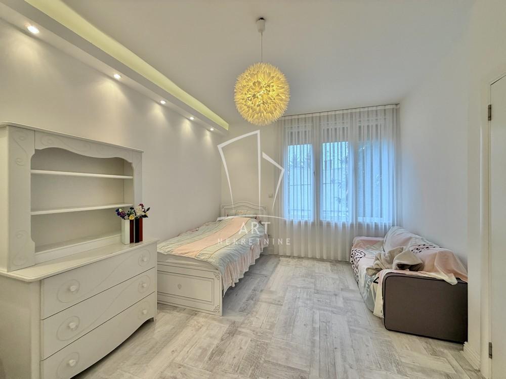 Slika 9 - General Živka Pavlovića,  Kuća za izdavanje, 222m2, 3.900€