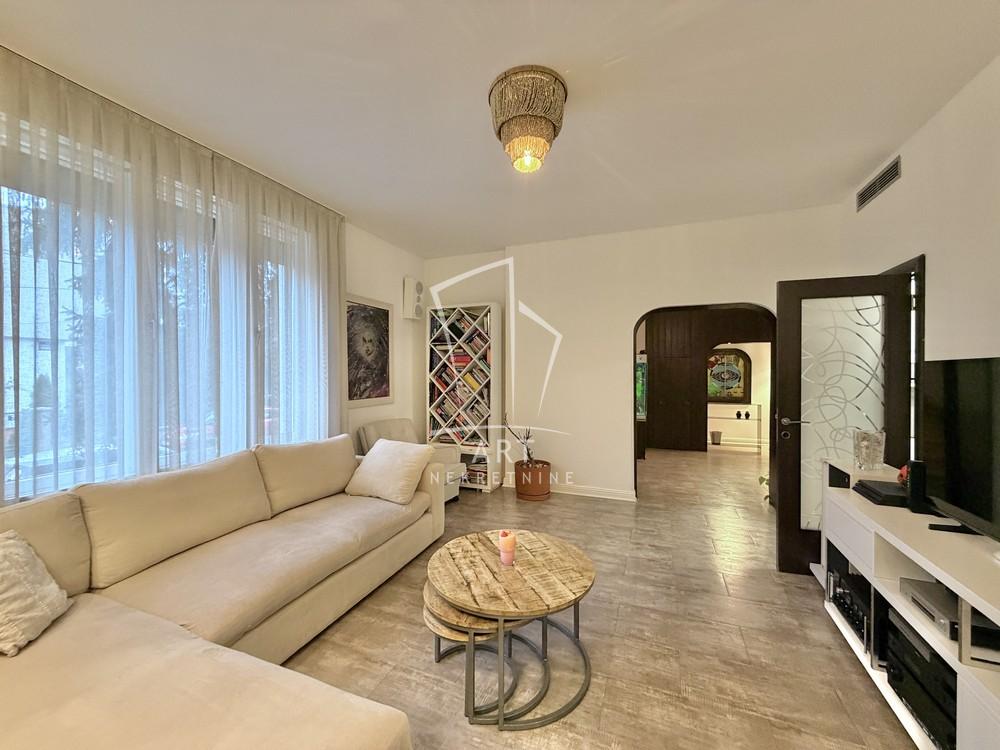Slika 1 - General Živka Pavlovića,  Kuća za izdavanje, 222m2, 3.900€