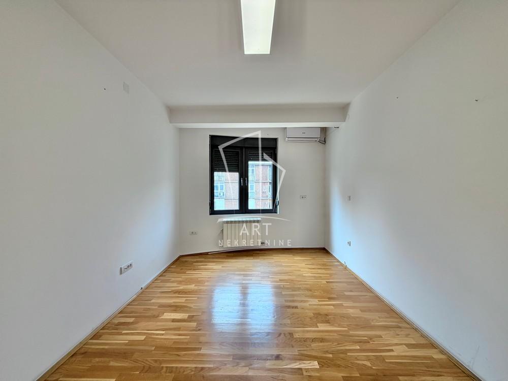 Slika 9 - Dimitrija Tucovića, Trosoban stan na prodaju, 75m2, 320.000€