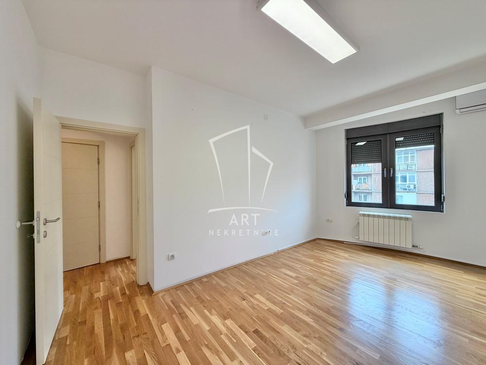 Slika 10 - Dimitrija Tucovića, Trosoban stan na prodaju, 75m2, 320.000€