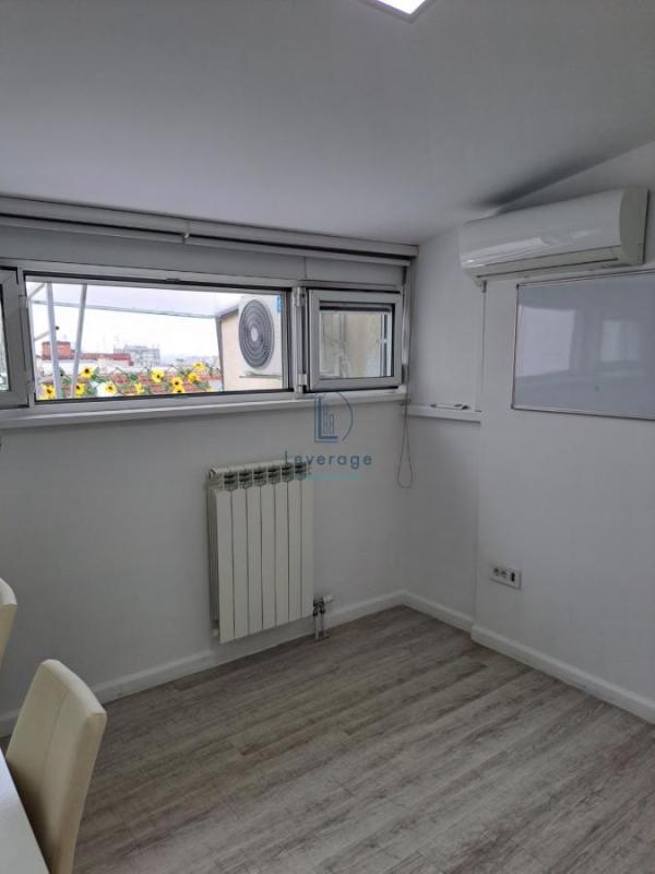 Slika 5 - Pećska, Petosoban stan za izdavanje, 118m2, 1.590€