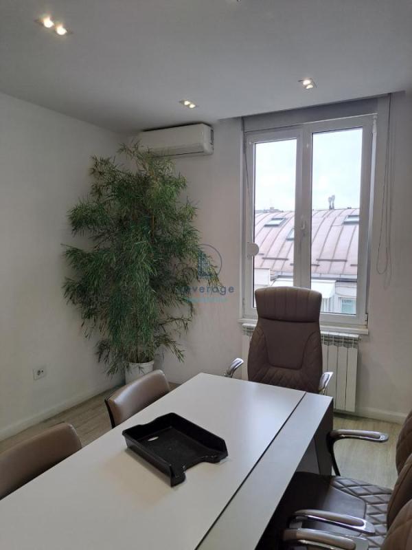 Slika 3 - Pećska, Petosoban stan za izdavanje, 118m2, 1.590€