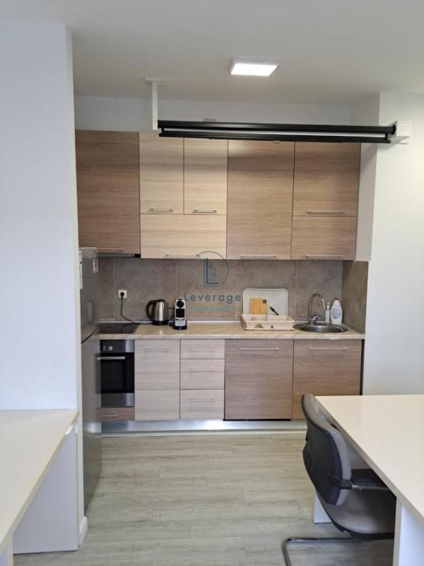Slika 9 - Pećska, Petosoban stan za izdavanje, 118m2, 1.590€