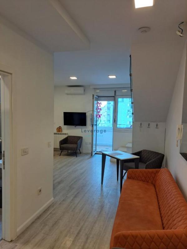 Slika 7 - Pećska, Petosoban stan za izdavanje, 118m2, 1.590€