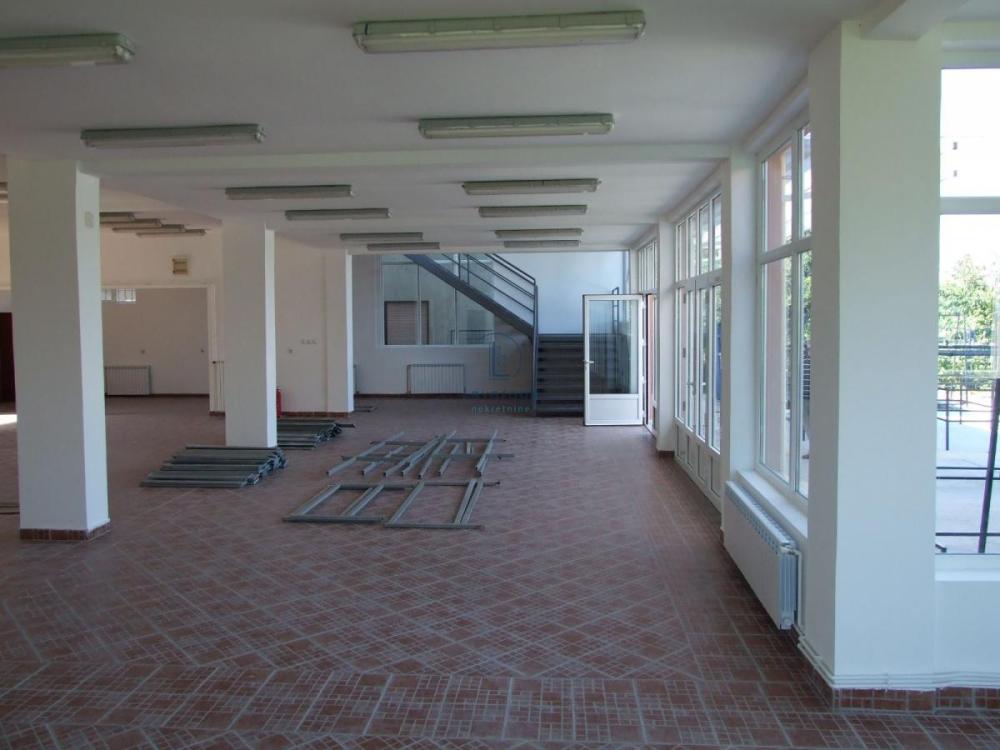 Slika 2 - Zrenjaninski put,  Lokal za izdavanje, 500m2, 3.200€