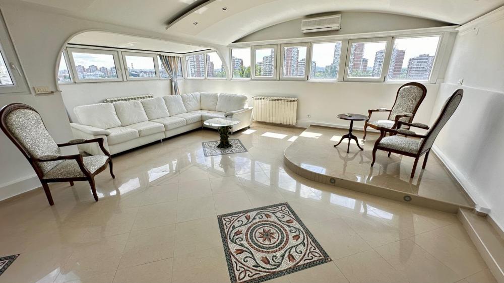 Slika 1 - Jurija Gagarina, Troiposoban stan za izdavanje, 160m2, 1.500€