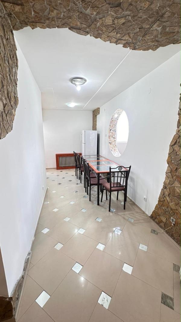 Slika 8 - Jurija Gagarina, Troiposoban stan za izdavanje, 160m2, 1.500€