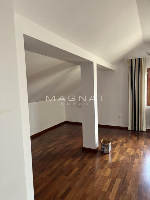 Slika 3 - Maršala Tita,  Kuća na prodaju, 200m2, 150.000€