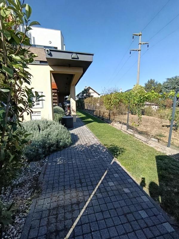 Slika 1 -  Kuća za izdavanje, 230m2, 2.000€