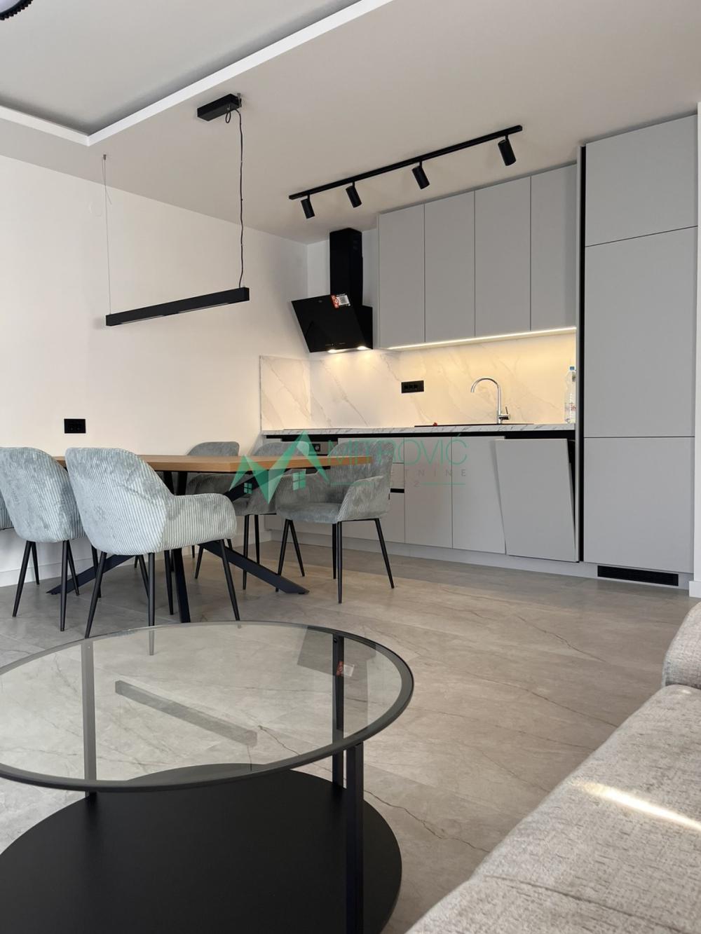 Slika 6 - Četvorosoban stan za izdavanje, 93m2, 1.000€