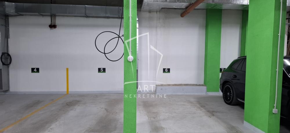 Slika 10 - Cara Dušana,  Lokal za izdavanje, 51m2, 900€