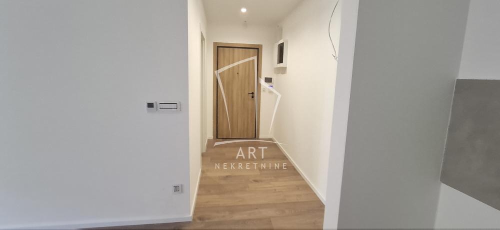 Slika 1 - Cara Dušana,  Lokal za izdavanje, 51m2, 900€