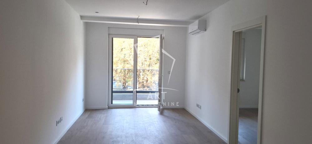 Slika 2 - Cara Dušana,  Lokal za izdavanje, 51m2, 900€