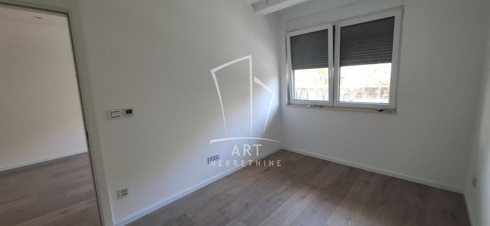 Slika 3 - Cara Dušana,  Lokal za izdavanje, 51m2, 900€