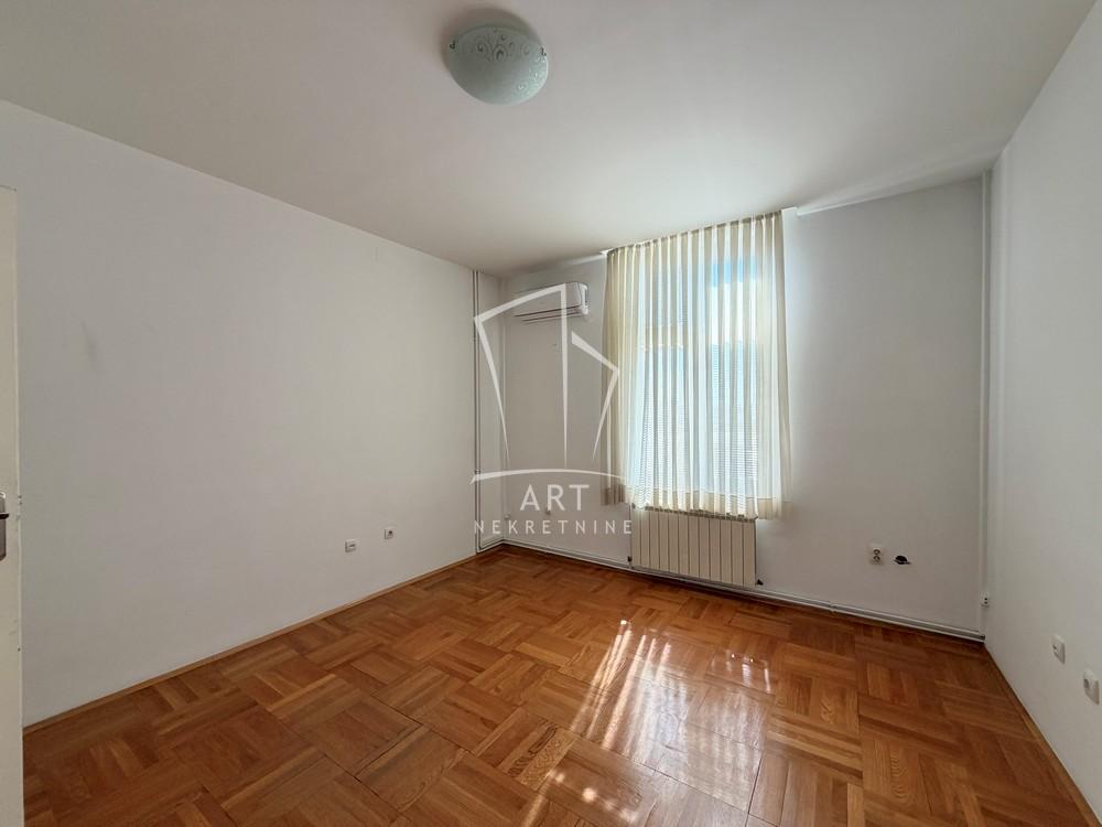 Slika 3 - Cara Lazara,  Lokal za izdavanje, 80m2, 1.500€
