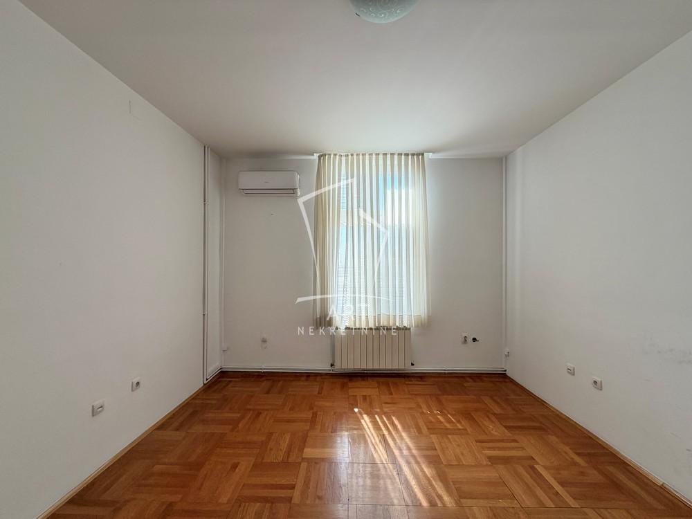 Slika 4 - Cara Lazara,  Lokal za izdavanje, 80m2, 1.500€