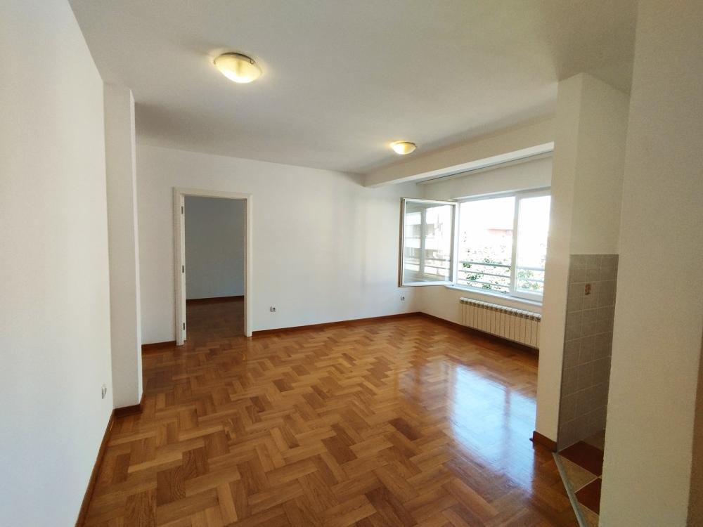 Slika 1 - Kajmakcalanska, Trosoban stan na prodaju, 65m2, 305.500€