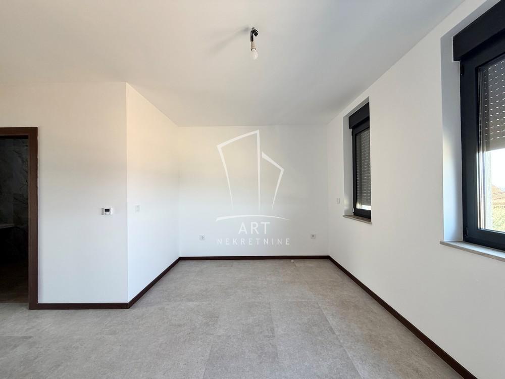 Slika 11 - Braće Stošić,  Kuća na prodaju, 353m2, 550.000€