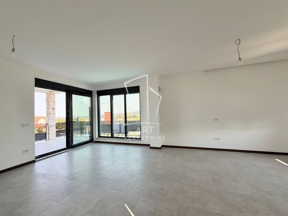 Slika 2 - Braće Stošić,  Kuća na prodaju, 353m2, 550.000€
