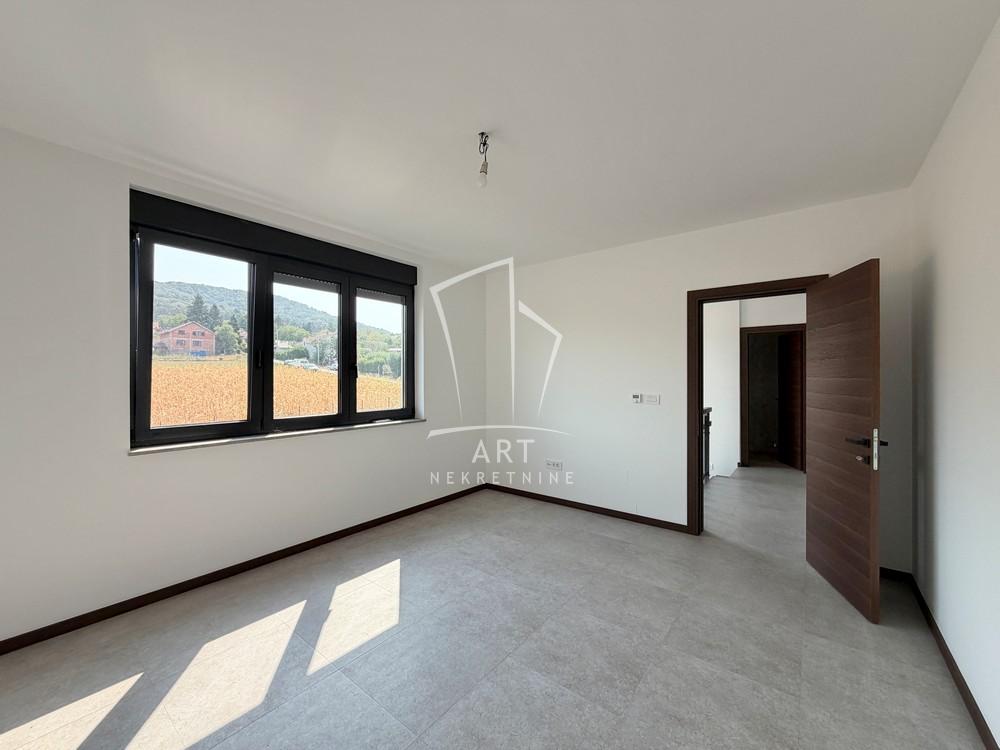 Slika 5 - Braće Stošić,  Kuća na prodaju, 353m2, 550.000€