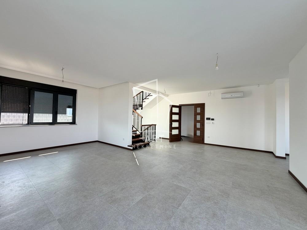 Slika 2 - Braće Stošić,  Kuća na prodaju, 353m2, 550.000€