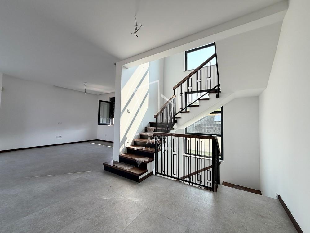 Slika 8 - Braće Stošić,  Kuća na prodaju, 353m2, 550.000€