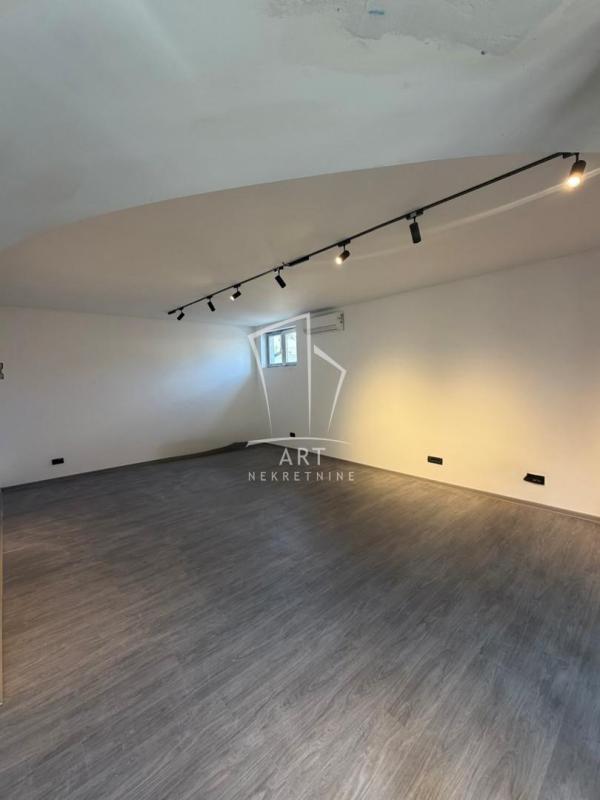 Slika 2 - Slovenska,  Lokal za izdavanje, 96m2, 1.300€