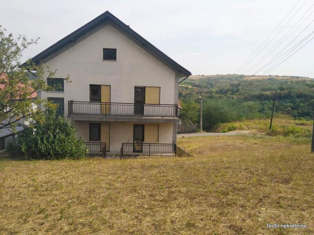 Slika 2 - Porodice Živanović, Kuća na prodaju, 350m2, 189.000€