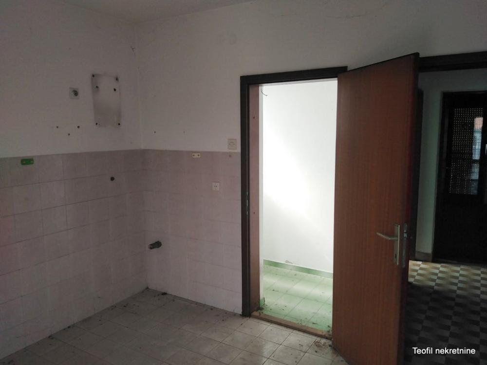 Slika 6 - Porodice Živanović, Kuća na prodaju, 350m2, 189.000€