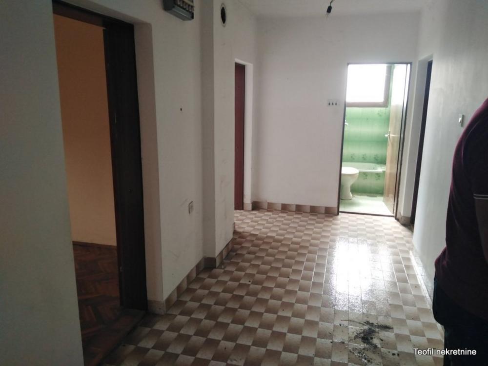Slika 7 - Porodice Živanović, Kuća na prodaju, 350m2, 189.000€