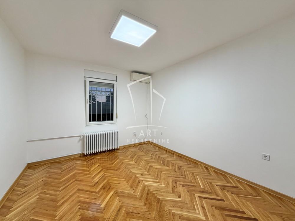 Slika 11 - Narodnog Fronta,  Lokal za izdavanje, 95m2, 2.200€