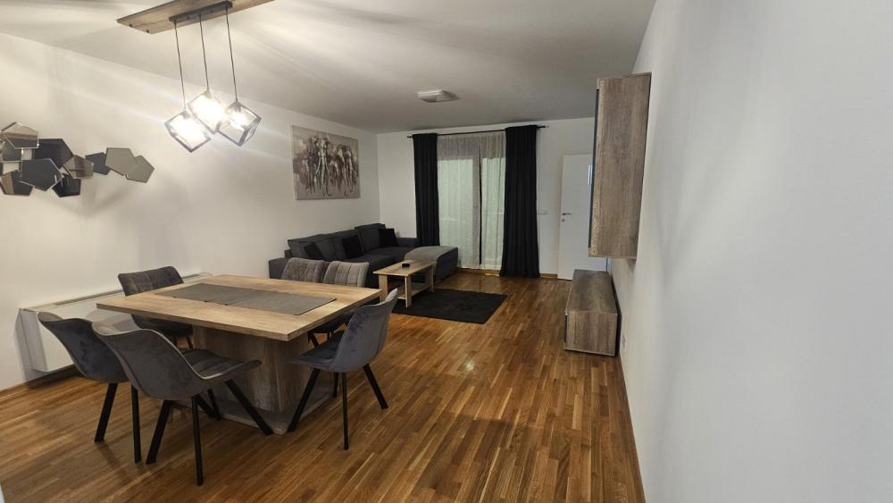 Slika 1 - Crnogorska, Trosoban stan za izdavanje, 80m2, 950€