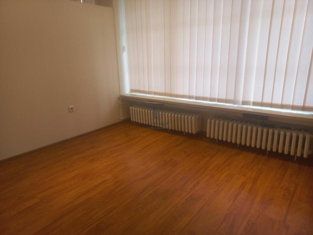 Slika 3 - Bulevar Arsenija Čarnojevića,  Lokal za izdavanje, 50m2, 500€