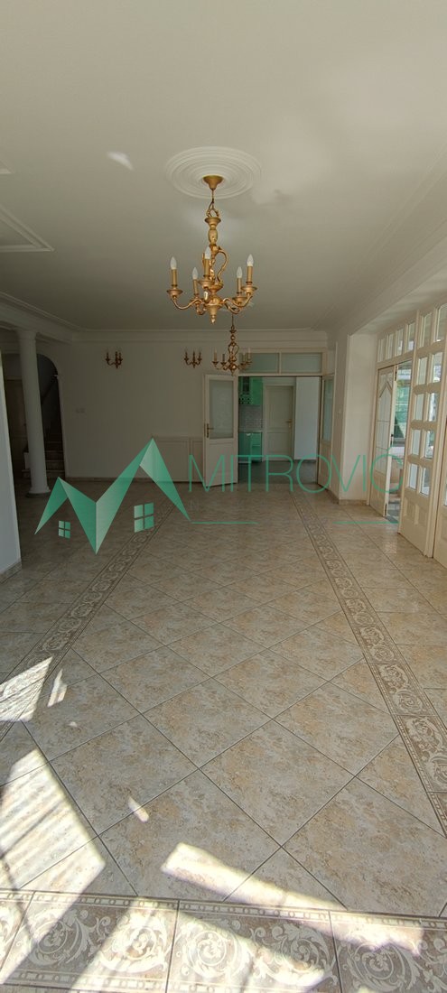 Slika 1 -  Lokal za izdavanje, 300m2, 3.500€