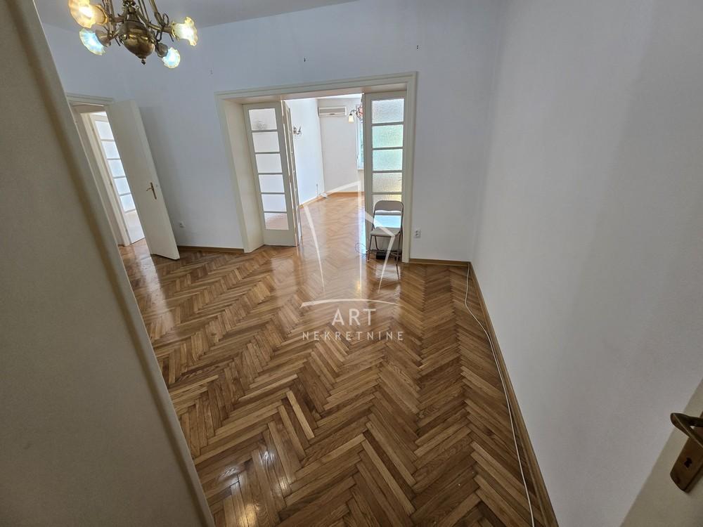 Slika 2 - Kursulina, Troiposoban stan za izdavanje, 98m2, 1.000€
