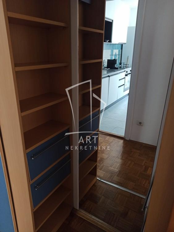 Slika 8 - Antifašističke borbe, Dvosoban stan za izdavanje, 49m2, 850€