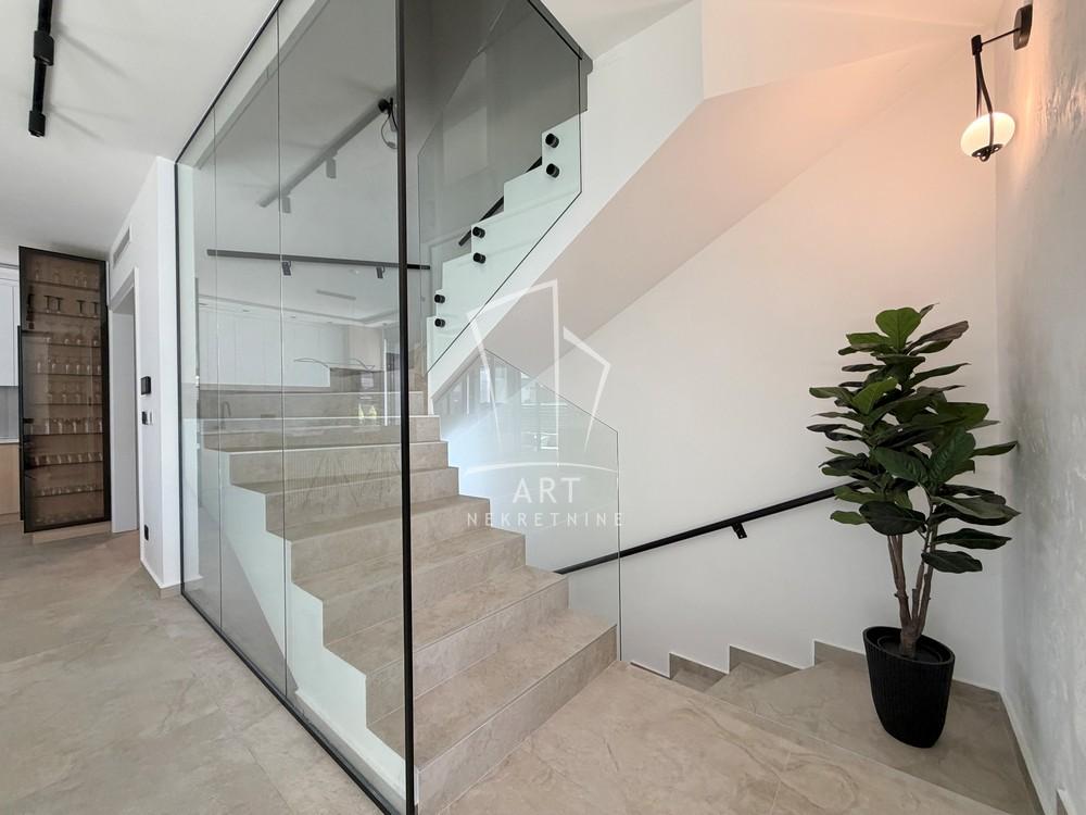 Slika 7 - Sestara Vuković, Četvoroiposoban stan na prodaju, 157m2, 980.000€