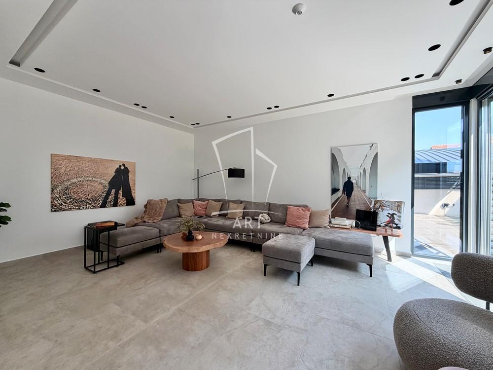 Slika 1 - Sestara Vuković, Četvoroiposoban stan na prodaju, 157m2, 980.000€