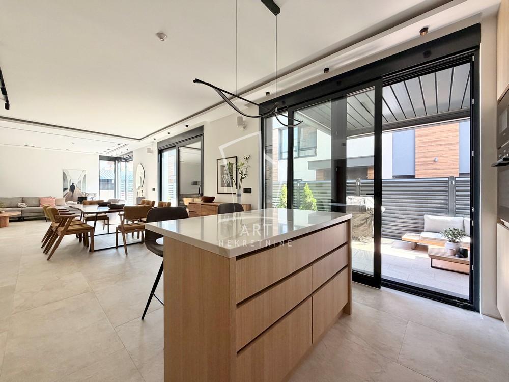 Slika 5 - Sestara Vuković, Četvoroiposoban stan na prodaju, 157m2, 980.000€