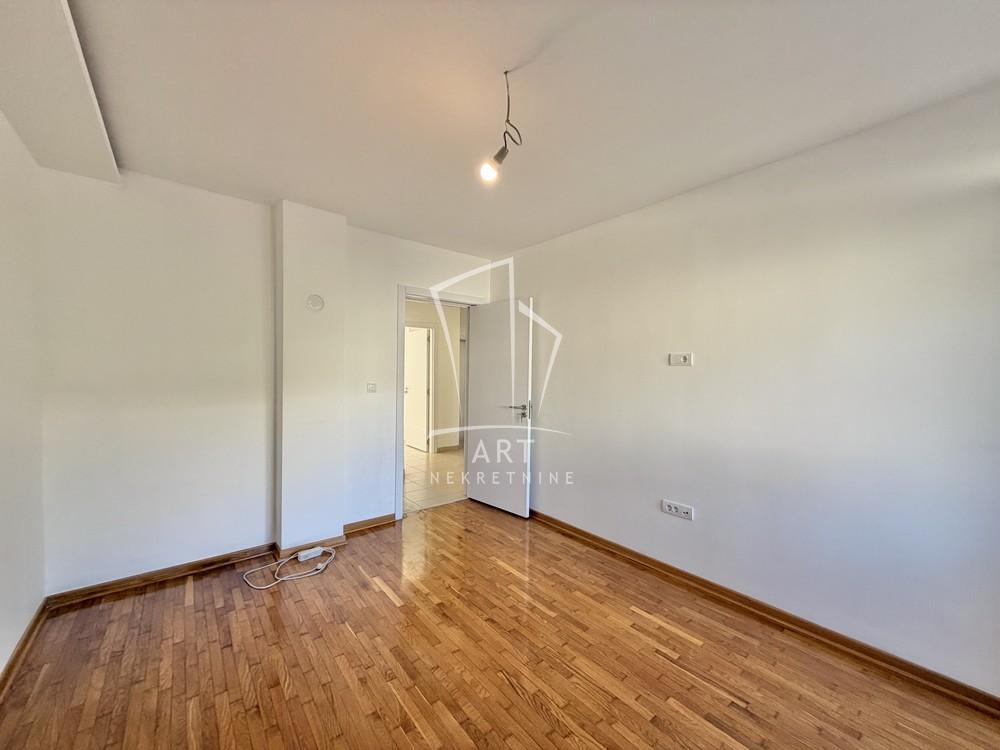Slika 2 - 8. marta, Dvoiposoban stan na prodaju, 49m2, 87.000€