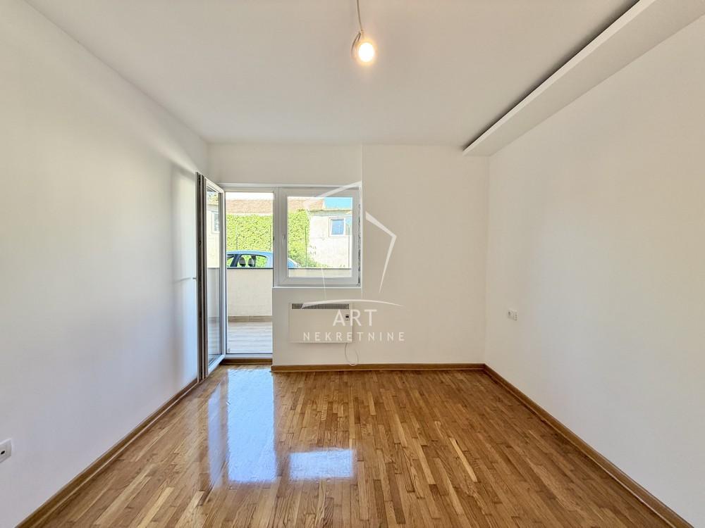 Slika 1 - 8. marta, Dvoiposoban stan na prodaju, 49m2, 87.000€