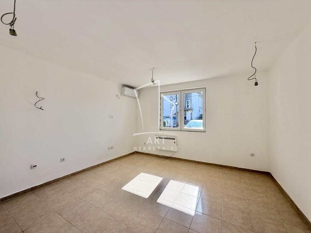Slika 4 - 8. marta, Dvoiposoban stan na prodaju, 49m2, 87.000€